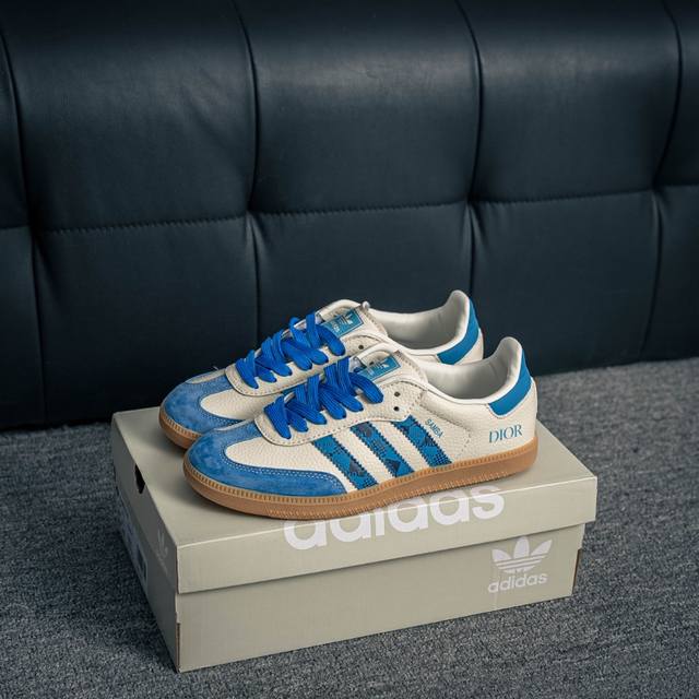 核心私 Adidas Samba Og 桑巴舞街头系列德训运动板鞋 采用固色翻毛皮组合牛剖革鞋面材质 外置正确3层组合围条加厚烟胶橡胶大底 货号：Xr0004