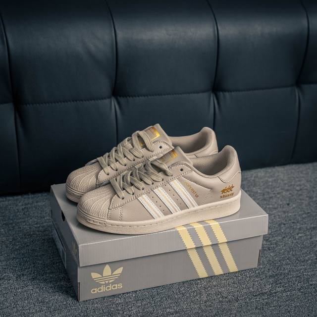 核心私 阿迪达斯Adidas三叶草 Originals Superstar贝壳头系列低帮经典百搭休闲运动板鞋 货号：Sd6811 尺码：36 36.5 37 3