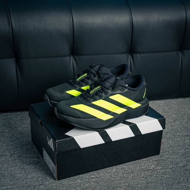 核心私 Adidas Adizero Evo Sl M 轻盈跑鞋耐磨减震专业跑步鞋 冲向目标，一路向前，不断挑战和突破自我无论是平时训练还是马拉松，让这款Adi