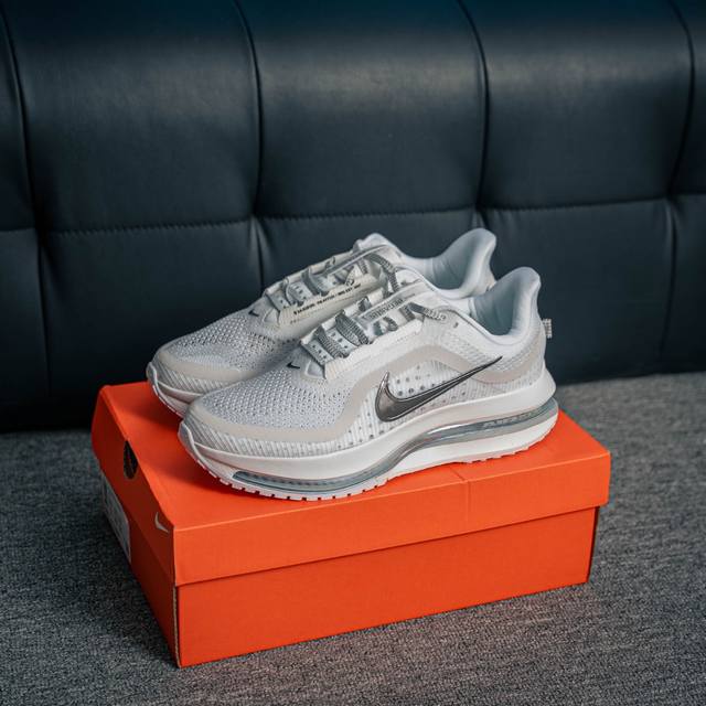 核心私 Air Zoom Pegasus Premium 网面全掌气垫缓震跑鞋 #全掌可见的Air Zoom首次在Pegasus系列中出现，模仿了Vaporfl