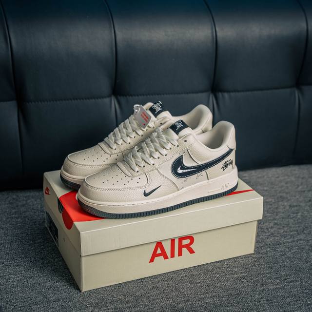 核心私 Air Force 1 原装级别 原楦头原纸板 打造纯正空军版型专注外贸渠道 全掌内置蜂窝气垫 原盒配件 原厂中底钢印、拉帮完美 货号：Kk1988 0