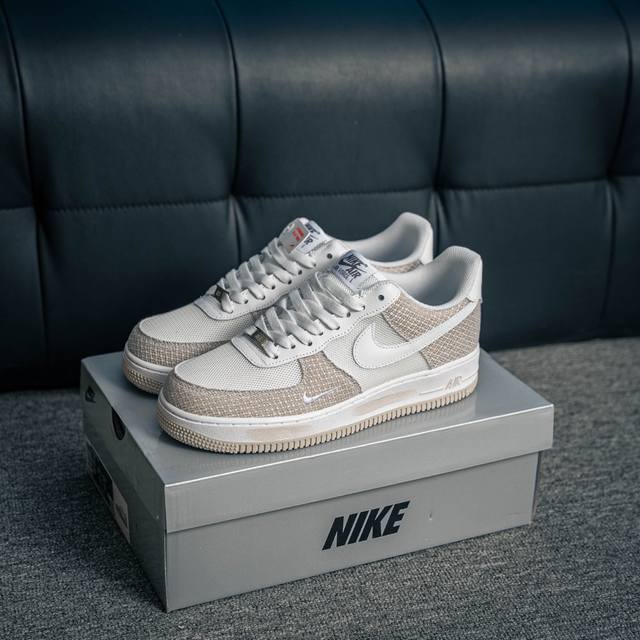 核心私 Air Force 1 原装级别 原楦头原纸板 打造纯正空军版型专注外贸渠道 全掌内置蜂窝气垫 原盒配件 原厂中底钢印、拉帮完美 货号：Zh0316 0