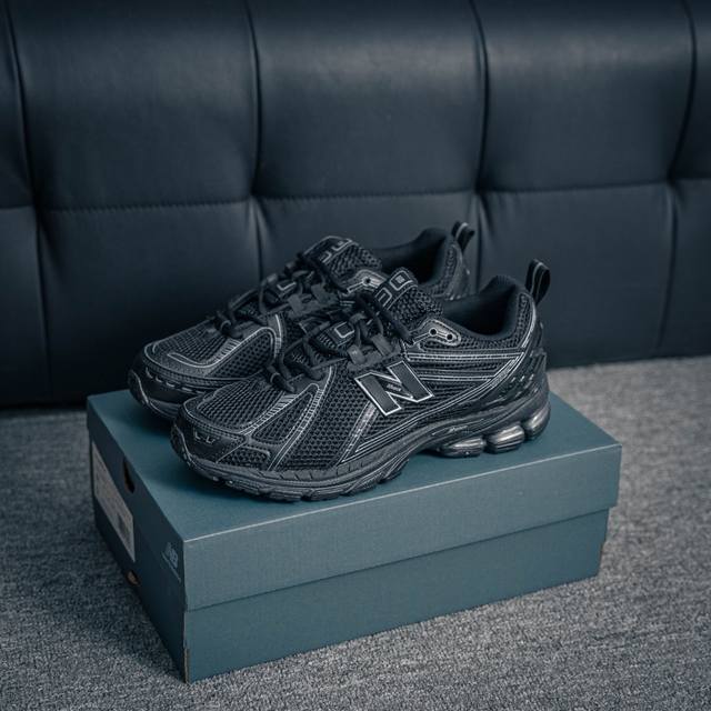 核心私 New Balance 1906系列 休闲鞋 #采用轻质牛剖革拼接透气网眼衬垫织物鞋面材质 T-Beam大底提供足步弓支撑，保持步态稳定 后跟搭载外露缓