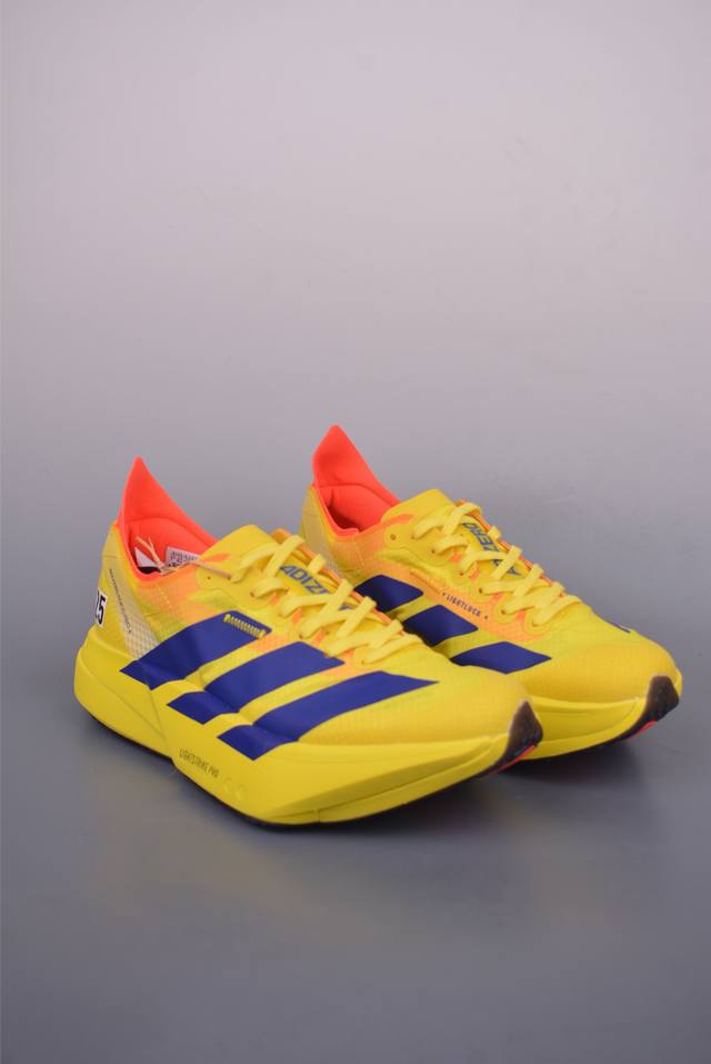 Adidas Adizero Pro Evo 4 M 全掌碳板 阿迪超轻透气缓震跑鞋 整体外观造型与Adizero Adios Pro Evo 1非常相似 中底