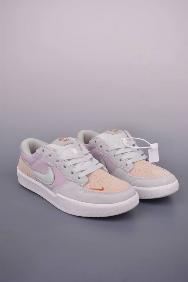 耐克Nike Sb Force 58 硫化杯底 传统篮球风格 原楦版型 Nike Sb Force 58 男 女滑板鞋采用包边设计 经久耐穿 硫化结构则有效提升