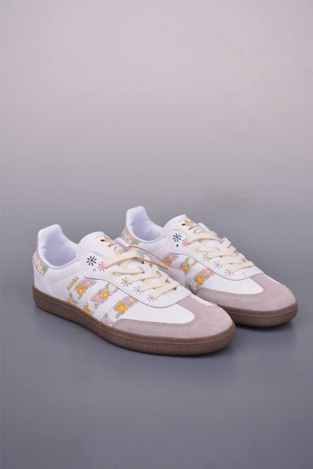 Adidas Samba Og 复古桑巴板鞋 纯原大厂出品 这款桑巴鞋展示了高质量的工艺 带有装饰的超锁缝制和无缝的手感 柔软、柔软的皮革造型和标志性的3条纹完