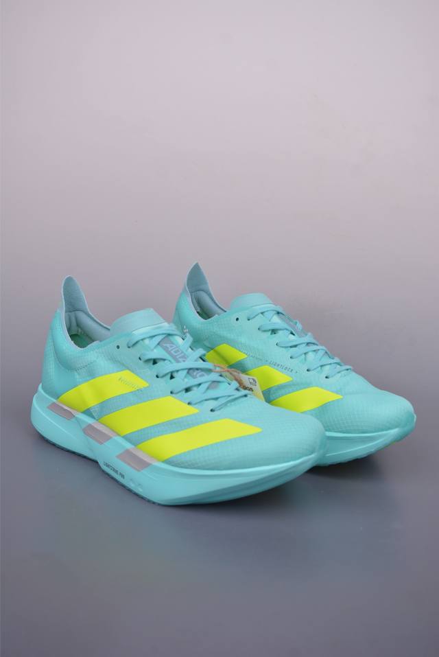 Adidas Adizero Pro Evo 4 M 全掌碳板 阿迪超轻透气缓震跑鞋 整体外观造型与Adizero Adios Pro Evo 1非常相似 中底