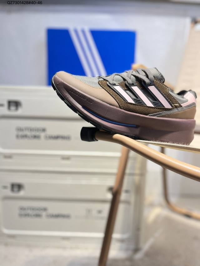 Adidas Equipment Agravic 舒适百搭防滑耐磨 低帮跑步鞋 这款Adidas Equipment Agravic经典运动鞋，融合90年代经典