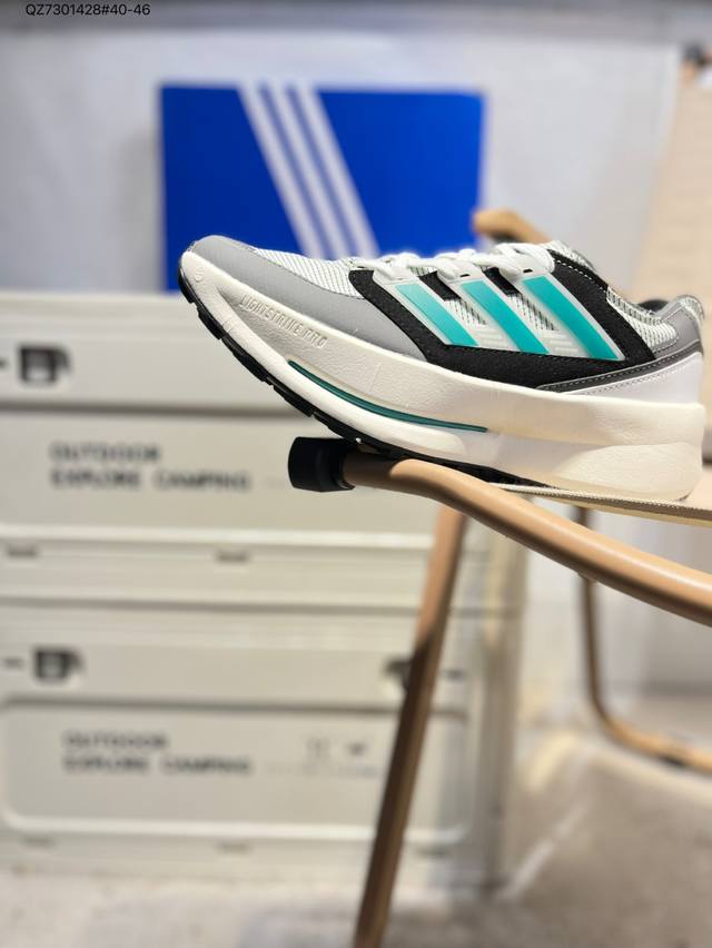 Adidas Equipment Agravic 舒适百搭防滑耐磨 低帮跑步鞋 这款Adidas Equipment Agravic经典运动鞋，融合90年代经典