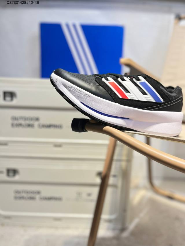 Adidas Equipment Agravic 舒适百搭防滑耐磨 低帮跑步鞋 这款Adidas Equipment Agravic经典运动鞋，融合90年代经典
