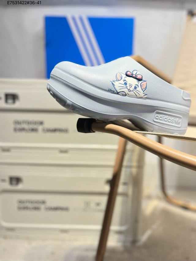 Adifom Stan Smith Mule W 阿迪防滑耐磨轻便 穆勒厨师鞋 轻松脚感 一穿即走 这款拖鞋旨在致敬经典的Stan Smith 简约鞋面和后跟细