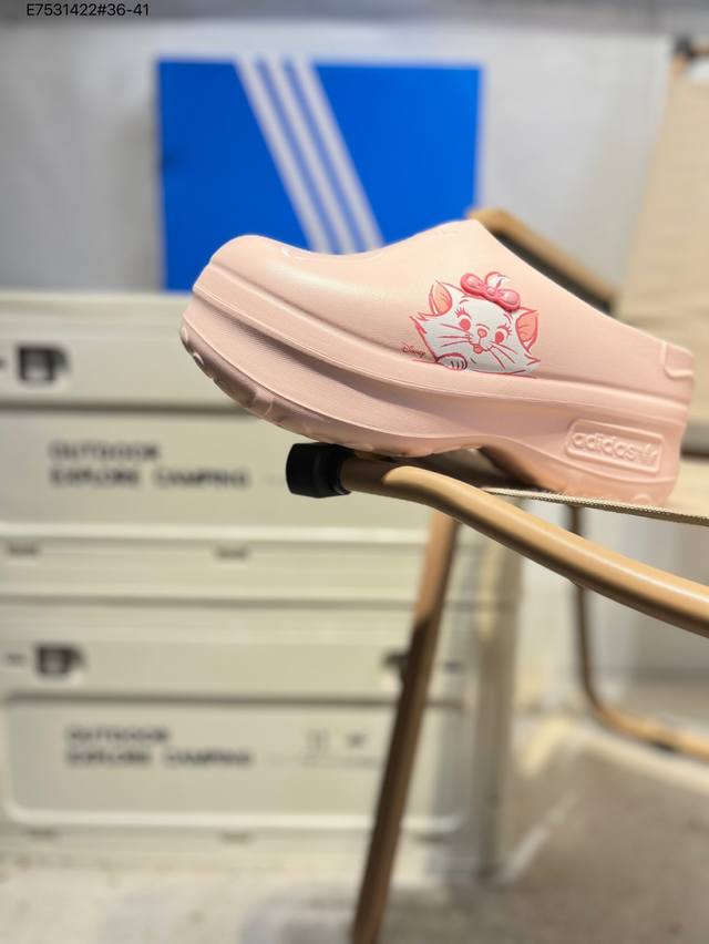 Adifom Stan Smith Mule W 阿迪防滑耐磨轻便 穆勒厨师鞋 轻松脚感 一穿即走 这款拖鞋旨在致敬经典的Stan Smith 简约鞋面和后跟细