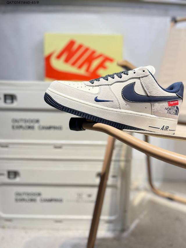 北面 X 耐克 Nike Air Force 1 '07空军一号 百搭休闲运动板鞋。柔软、弹性十足的缓震性能和出色的中底设计，横跨复古与现代的外型结合，造就出风