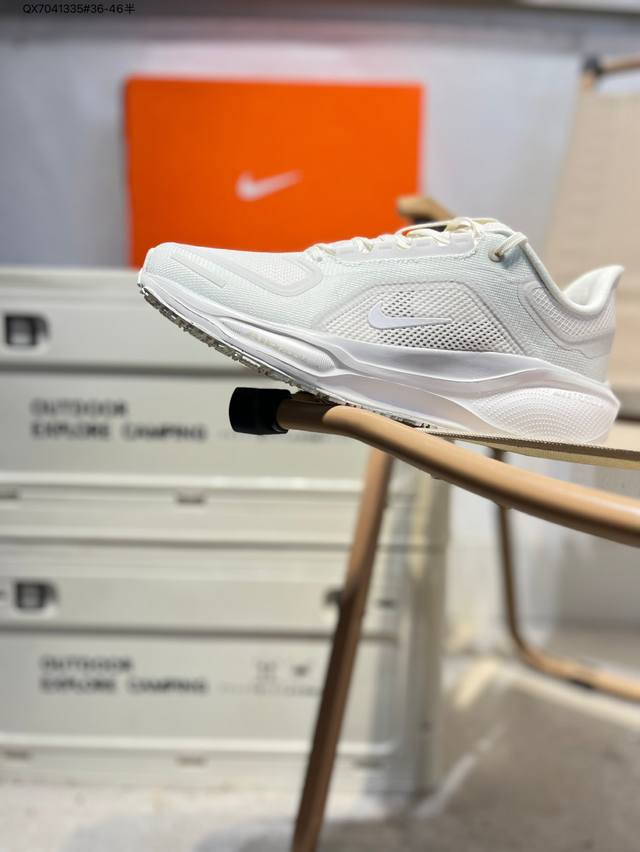 Nk Air Zoom Pegasus 41 登月跑鞋 登月41代超轻网面跑步鞋 脚跟区域营造出色舒适度，而在鞋底部分，搭载全掌型Zoom Air配置耐克网面透