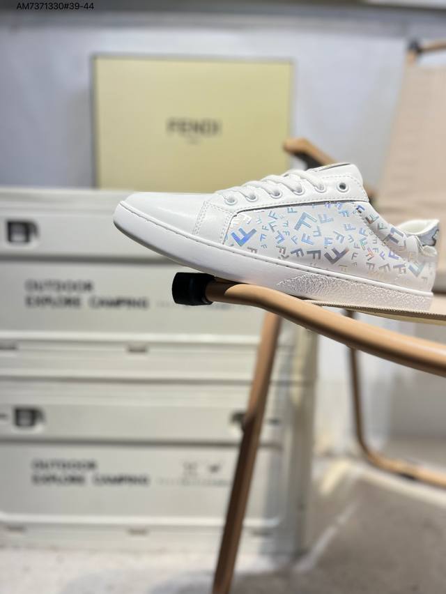 Fendi 芬迪 板鞋 休闲鞋 独家官网一比一开模 渠道原装订单 釆用精选舒适面料 鞋面走线工整 清晰质感 高端时尚 简约大气7E1493 Am7371330#