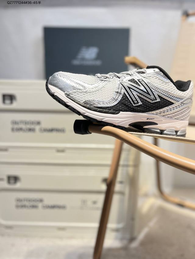 Nb 新百伦 New Balance Ml860 V2 系列复古老爹风休闲运动慢跑。采用丝光猪巴皮革拼接透气网眼织物鞋面T-Beam大底提供足步弓支撑，保持步态