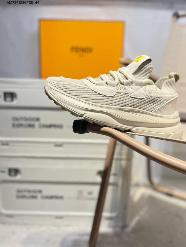 Fendi 芬迪 板鞋 休闲鞋 独家官网一比一开模 渠道原装订单 釆用精选舒适面料 鞋面走线工整 清晰质感 高端时尚 简约大气7E1493 Am7371236#