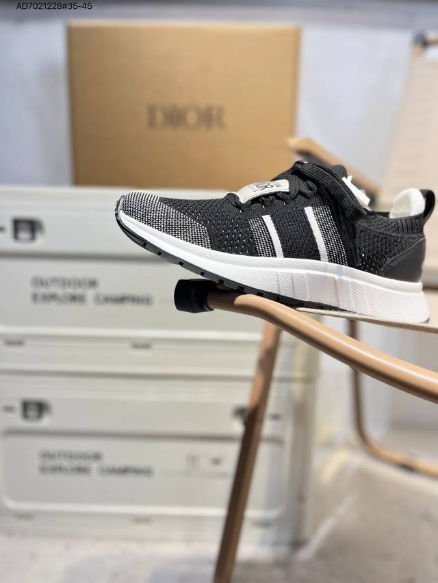 Dior迪奥 Cd1低帮 网面 运动休闲鞋 鞋舌饰以‘Dior’标志 搭配轻盈的橡胶鞋底 可与各式休闲或运动单品随心搭配 釆用超软舒适透气面料 同源出厂真丝绸防