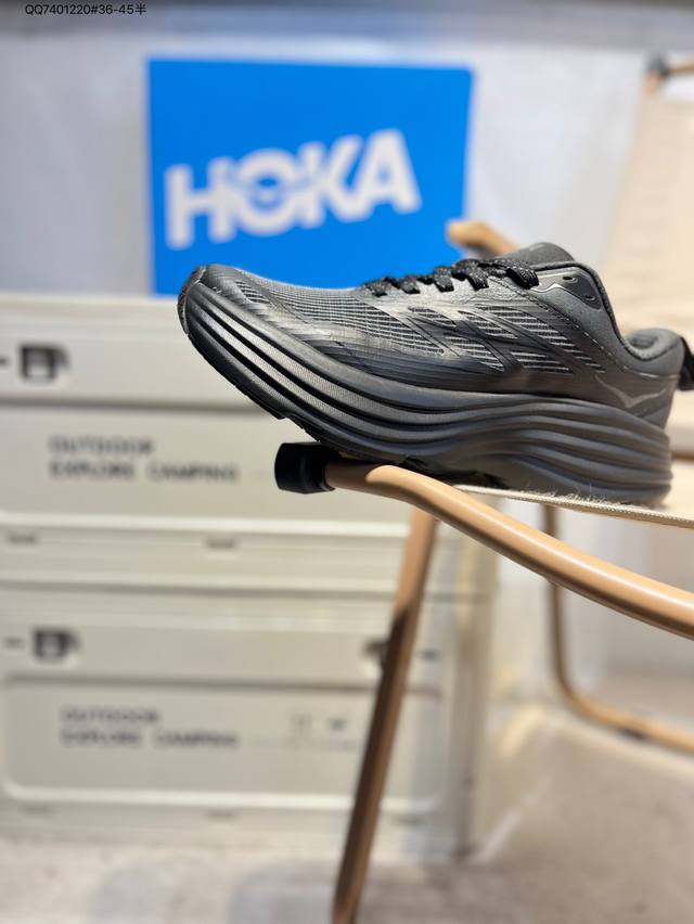 Hoka M Skyflow 全新配色 这个品牌来自于新西兰的毛利语，Hoka表示大地，One One表示飞越，连起来就是飞越地平线，One One不是读作“万