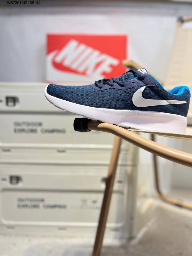 Nike Roshe Run 奥运伦敦三代小跑 拥有年轻时尚活力的版型 蜂窝式速干透气网面 轻盈舒适Eav发泡中底 脚感充分 轻便 柔软 众多优势难以概全 上脚