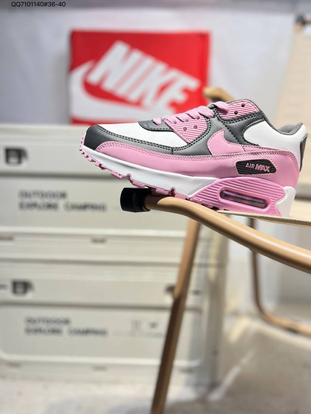 耐克Nike Air Max 90 经典复古小气垫缓震跑鞋 鞋面由皮和革织物打造，犀利的条线打造出酷劲十的足视觉效果 网布鞋增面强透气性，穿着为极舒适 经可典视