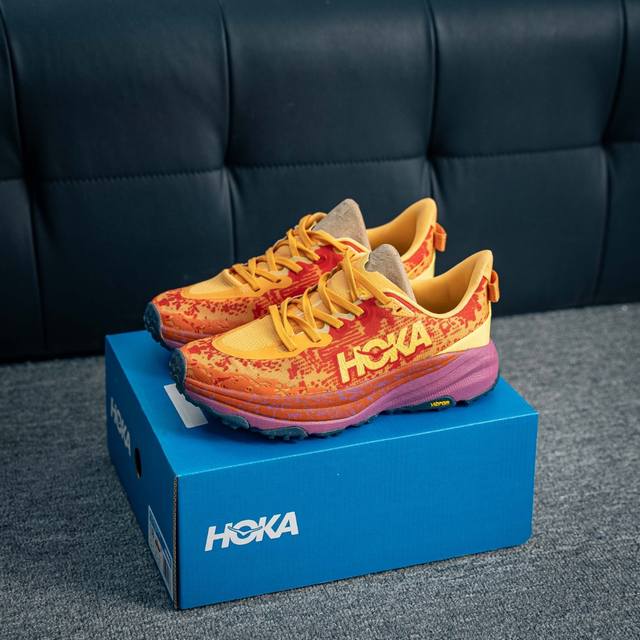 核心私 Hoka Speedgoat 6全新配色 这个品牌来自于新西兰的毛利语，Hoka表示大地，One One表示飞越，连起来就是飞越地平线，One One不
