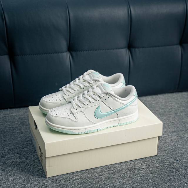 核心私 Nike Dunk 全套原楦原模倾力打造完美版型 独家原厂航空铝磨具打磨大底 鞋头坡度极致还原 无解鞋型 原盒原配 圈内天花板工艺 原厂冲刀 超高清洁度