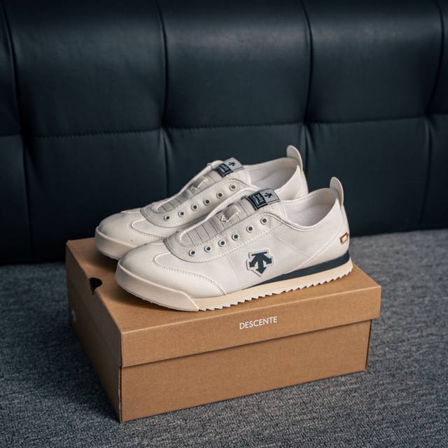 核心私 迪桑特 Descente Chron Tempo Slip-On 时间节奏运动系列复古经典百搭一脚蹬松紧带休闲帆布慢跑鞋 货号：D4331Lsn25 尺