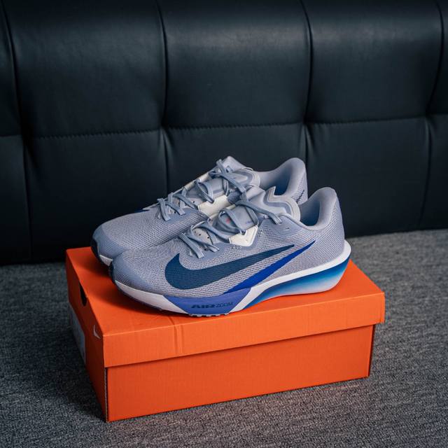 核心私 Nike Air Zoom Rival Fly 4 超弹透气轻量跑步鞋 鞋款搭载 Flyknit 材料 出众弹性 易于穿脱 采用React技术 轻盈耐