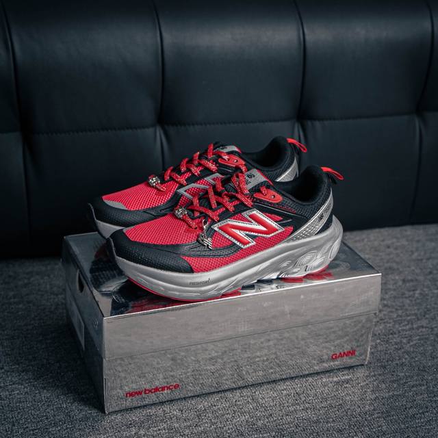 核心私 New Balance Nb Fresh Foam 舒适运动 织物防滑耐磨低帮 马拉松跑步鞋 货号：Utrngn 尺码：36 36.5 37.5 38