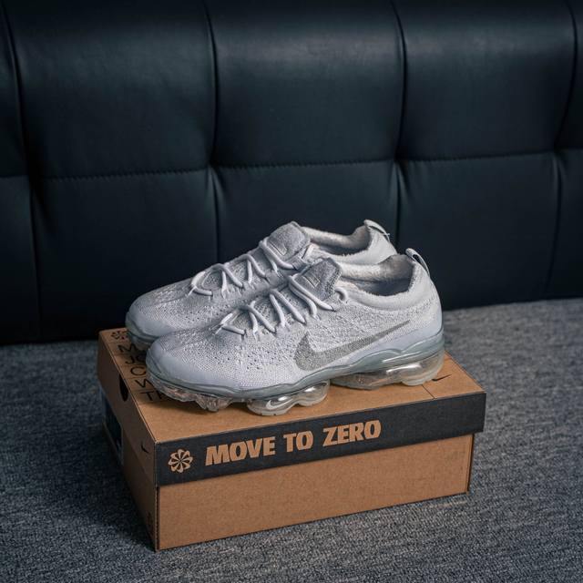 核心私 Nike Air Vapormax Fk 全掌长气垫 缓震跑步鞋采用传统的Flyknit构造 回收材料制成 鞋垫上印有Nike的风车标志全长Vaporm