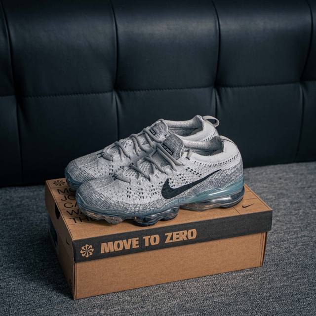 核心私 Nike Air Vapormax Fk 全掌长气垫 缓震跑步鞋采用传统的Flyknit构造 回收材料制成 鞋垫上印有Nike的风车标志全长Vaporm