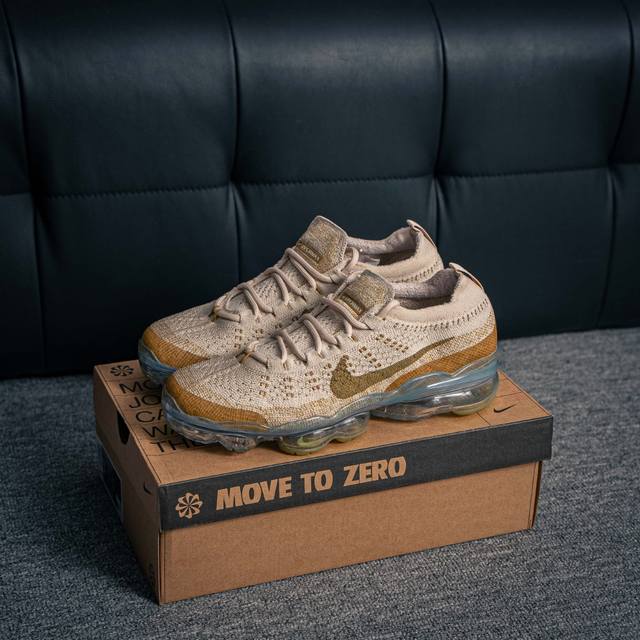 核心私 Nike Air Vapormax Fk 全掌长气垫 缓震跑步鞋采用传统的Flyknit构造 回收材料制成 鞋垫上印有Nike的风车标志全长Vaporm