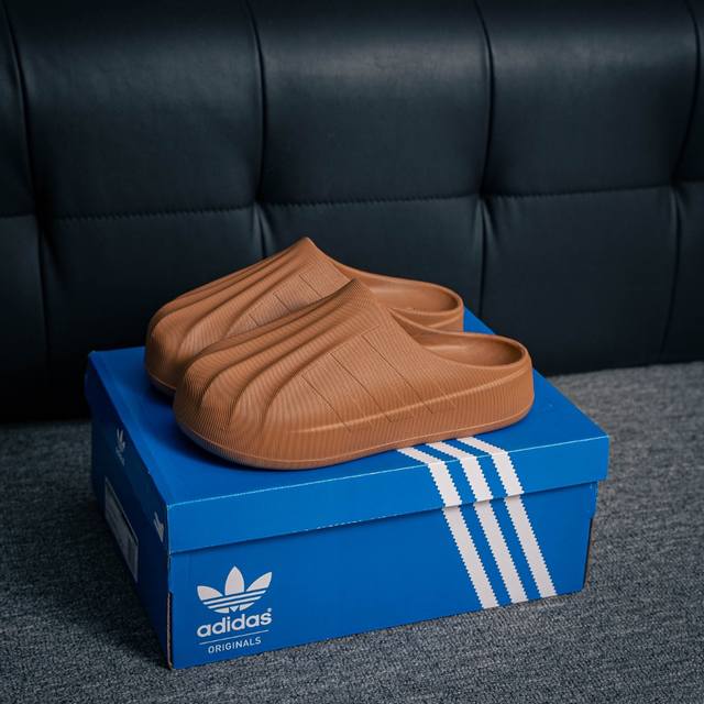 核心私 Adidas 阿迪达斯 升级原数据楦型工程力学开发，泡沫外骨设计，超轻耐磨Md发泡一体成形鞋模 丑着瞅着就帅了！全新阿迪达斯Adidas Adifom