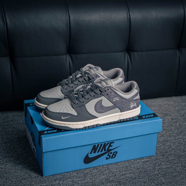 核心私 Nike Dunk 全套原楦原模倾力打造完美版型 独家原厂航空铝磨具打磨大底 鞋头坡度极致还原 无解鞋型 原盒原配 圈内天花板工艺 原厂冲刀 超高清洁度