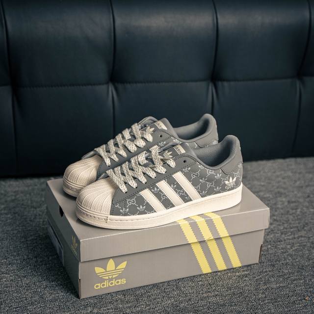 核心私 阿迪达斯Adidas三叶草 Originals Superstar贝壳头系列低帮经典百搭休闲运动板鞋 货号：Sd6818 尺码：36 36.5 37 3