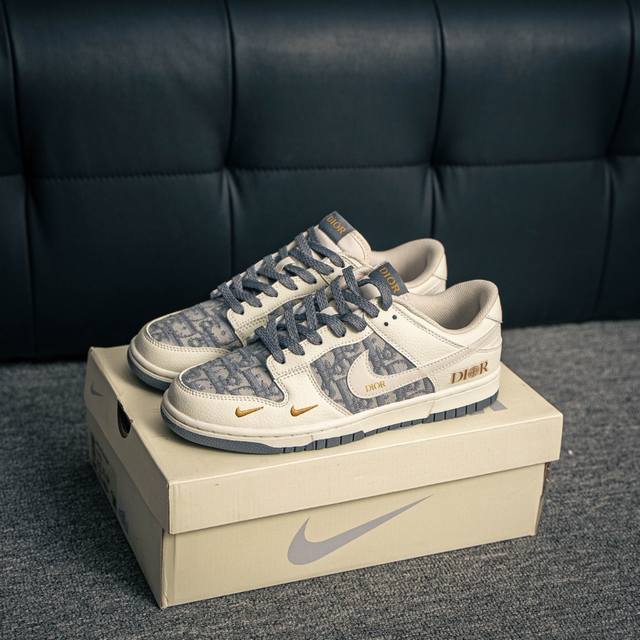核心私 Nike Dunk 全套原楦原模倾力打造完美版型 独家原厂航空铝磨具打磨大底 鞋头坡度极致还原 无解鞋型 原盒原配 圈内天花板工艺 原厂冲刀 超高清洁度