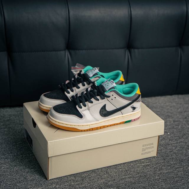 核心私 Nike Dunk 全套原楦原模倾力打造完美版型 独家原厂航空铝磨具打磨大底 鞋头坡度极致还原 无解鞋型 原盒原配 圈内天花板工艺 原厂冲刀 超高清洁度
