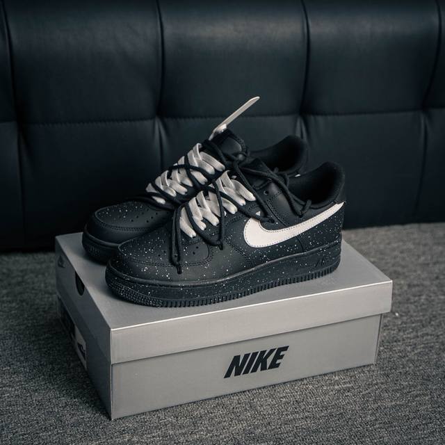 核心私 Air Force 1 原装级别 原楦头原纸板 打造纯正空军版型专注外贸渠道 全掌内置蜂窝气垫 原盒配件 原厂中底钢印、拉帮完美 货号：Zh0316 0