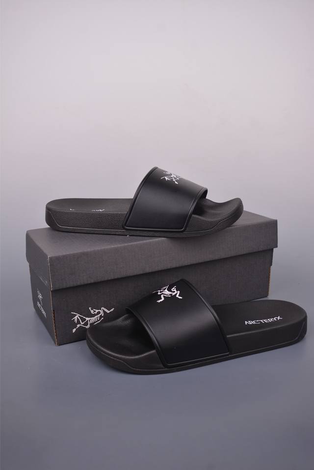 Arcteryx Slipper M 始祖鸟一字拖鞋 原单渠道 中底设计提供更佳支撑和舒适感受 一片式鞋面搭配加厚衬里 贴合脚面 给予舒适脚感 官方货号: 07