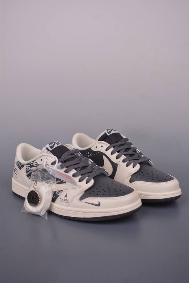 Fragment X Travis Scott X 巴黎世家 Air Jordan 1 Low 三方联名倒钩 全新的三方联名低帮倒钩鞋面延续了黑脚趾设计，整双鞋
