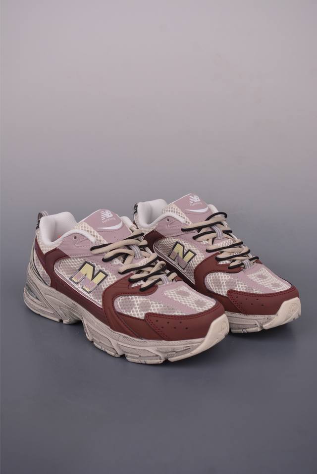 New Balance 530 复古跑鞋 小红书爆款 官网售罄 这双鞋确实是Nb家经典复古款式之一，以全新科技诠释，成功打造530鞋款，鞋面在保持530基本线条