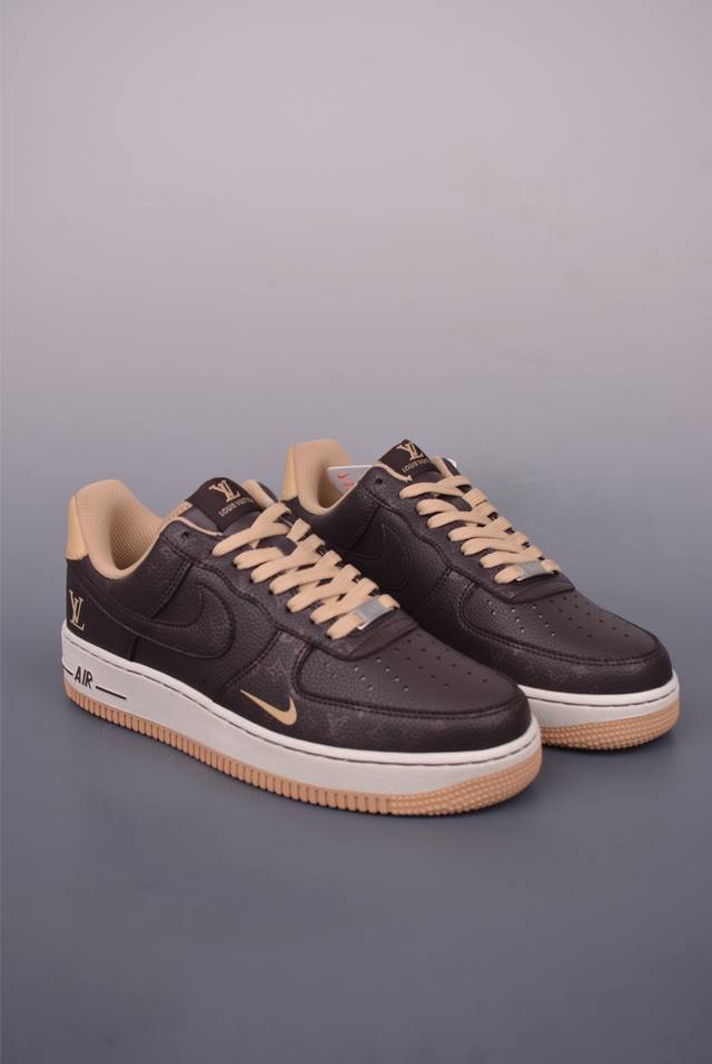 Nike Air Force 1 Low Lv联名 原楦头原纸板 打造纯正空军版型 专注外贸渠道 全掌内置蜂窝气垫 原盒配件 原厂中底钢印、拉帮完美 官方货号:
