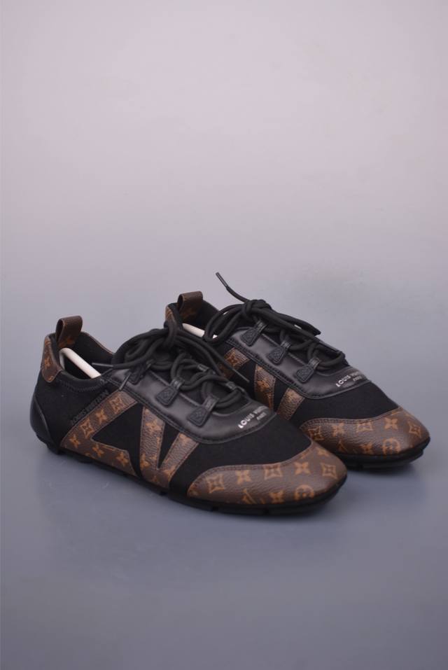 Louis Vuitton Sneakerina 德训鞋 芭蕾舞鞋 2025早春发布新款 广东纯原出品 采用 Sacchetto 制鞋工艺 赋予柔韧鞋底与轻盈内