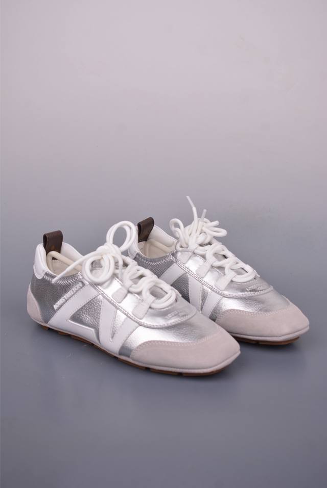 Louis Vuitton Sneakerina 德训鞋 芭蕾舞鞋 2025早春发布新款 广东纯原出品 采用 Sacchetto 制鞋工艺 赋予柔韧鞋底与轻盈内