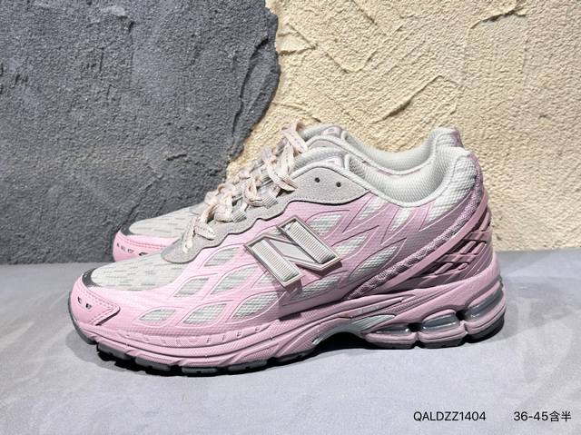 新品上市实拍 New Balance Warped Runner Uwrpomob 复古休闲运动慢跑鞋，破坏解构做旧，步态稳定。T-Beam大底提供足步弓支撑，