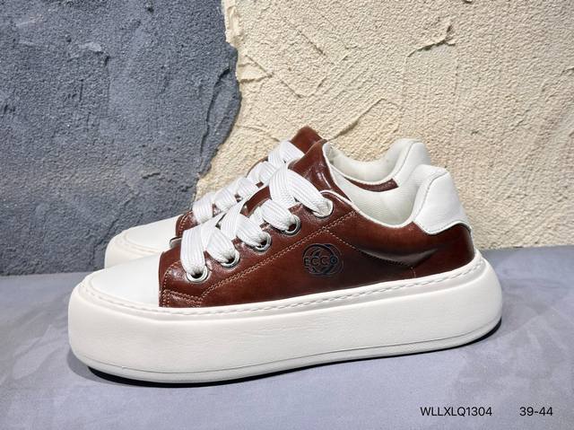 新品上市实拍 Ecco爱步 广东原版透气 配备原版三件套 防尘纸 高弹大底 全头层牛皮 新款百搭休闲款 纯手工制成 鞋面走线工整 清晰质感 原单品质 拼接运动透