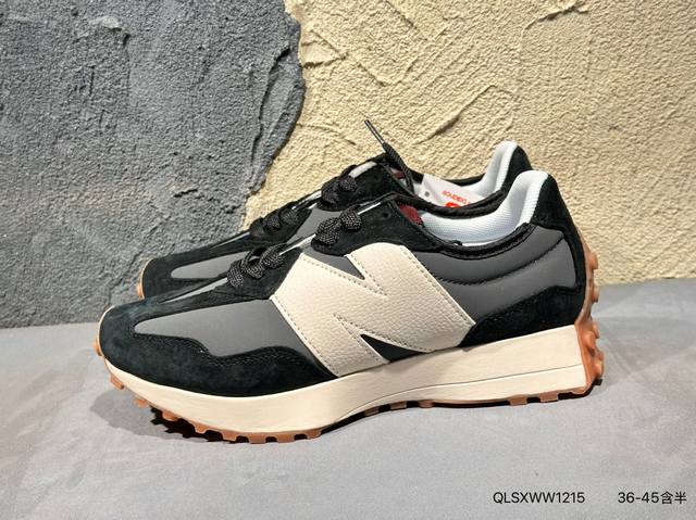 新品上市实拍 New Balance Ms327系列复古休闲运动慢跑鞋。，以更纯粹的复古风格设计打造的全新造型。侧身还以解构设计，将 N 字标志以做旧压花样式呈