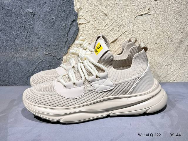 Fendi 芬迪 板鞋 休闲鞋 独家官网一比一开模 渠道原装订单 釆用精选舒适面料 鞋面走线工整 清晰质感 高端时尚 简约大气Wllxlq1122