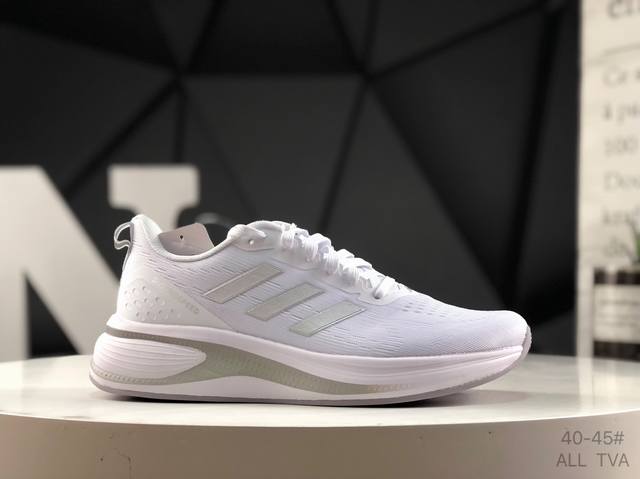 阿迪达斯 Running Shoes 轻质 休闲运动跑步鞋。采用了后掌气垫 Air-Zoom 的设计，升级中底为Cushlon St，材质上更显得轻盈透气，耐磨